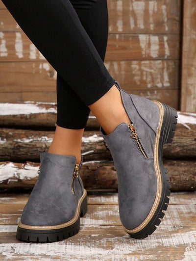 Ankle boots with zip
