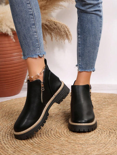 Ankle boots with zip