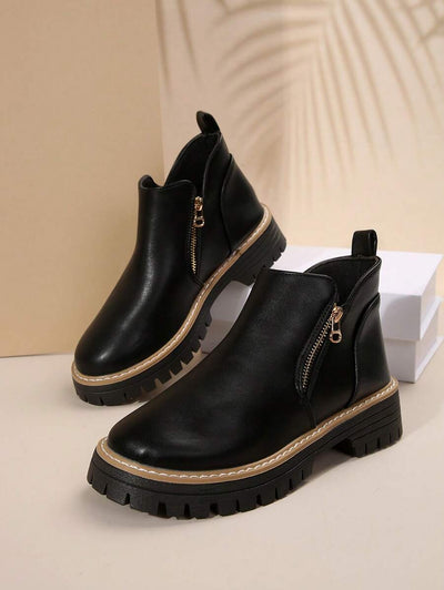 Ankle boots with zip