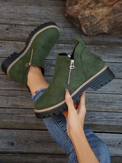 Ankle boots with zip