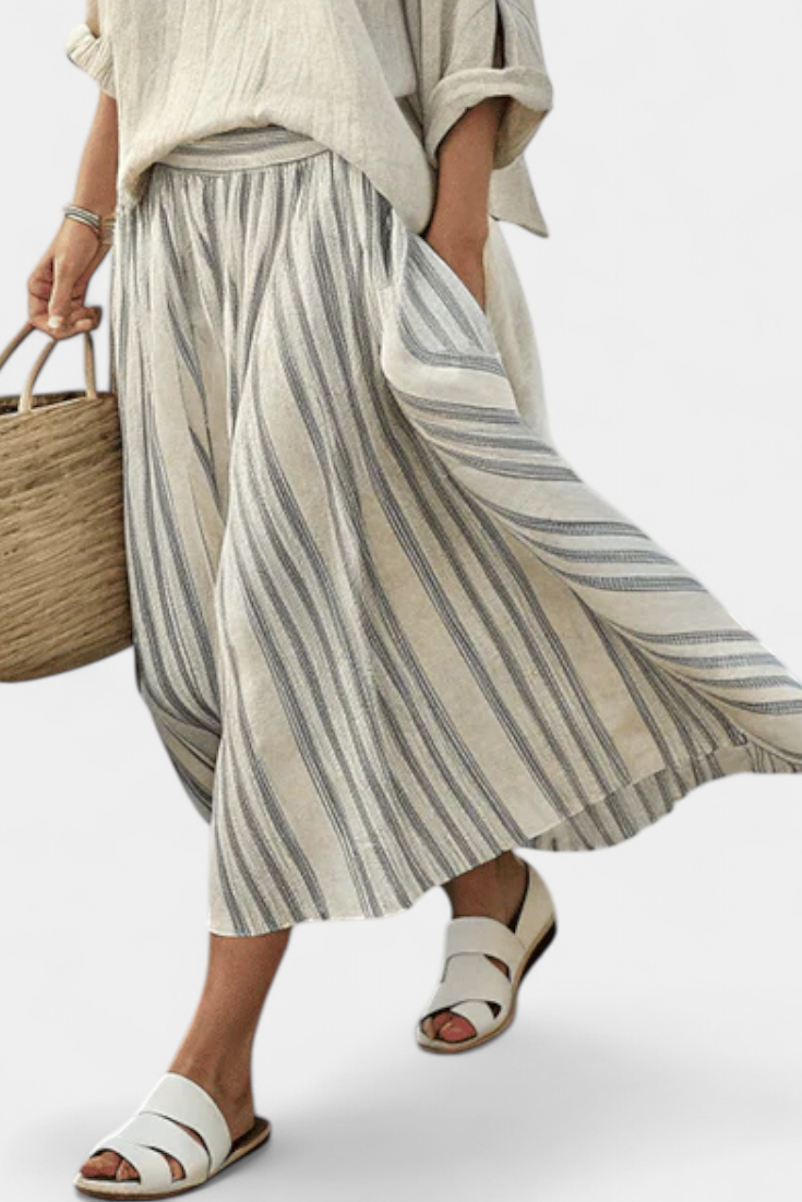 Complete Casual Daisy with Oversized Blouse and Striped Midi Skirt in Bamboo Linen for an Elegant and Comfortable Style