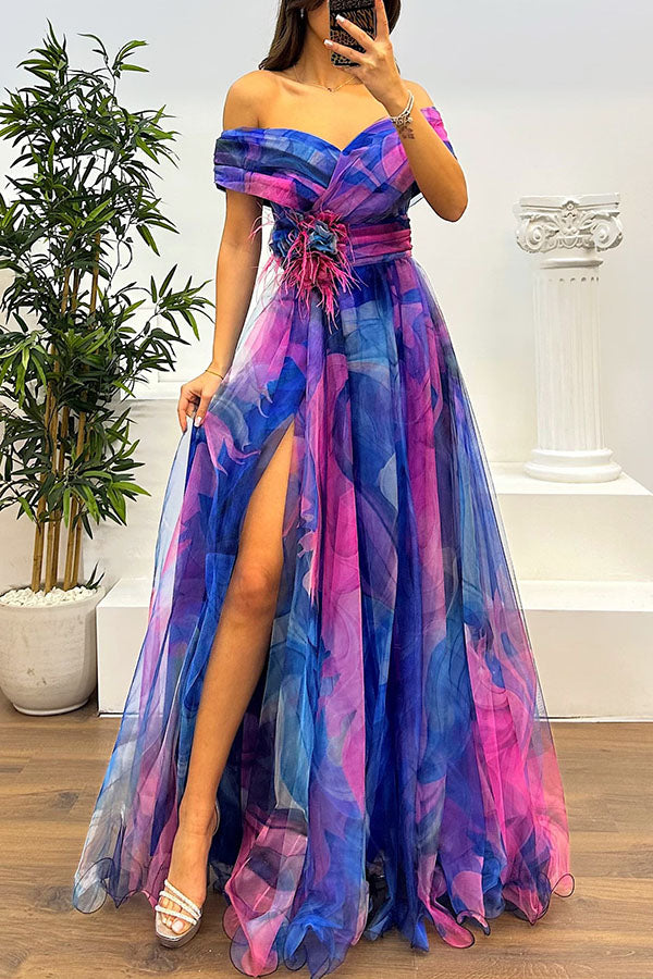 Jinnie - Maxi dress made of tulle with feathers, pleats, and a slit