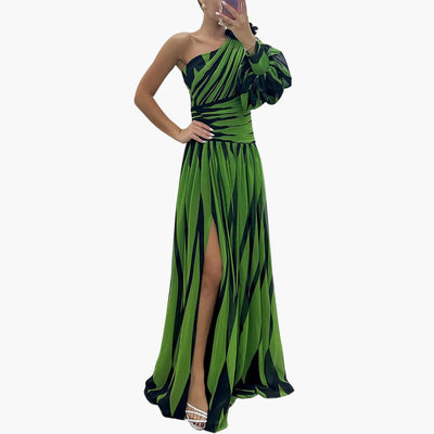 Carla – Elegant Maxi Dress with One Strap and Stripe Pattern