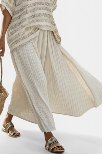 Daisy Bamboo Linen Suit with Elegant Striped Blouse and Flowing Trousers for a Modern and Comfortable Style