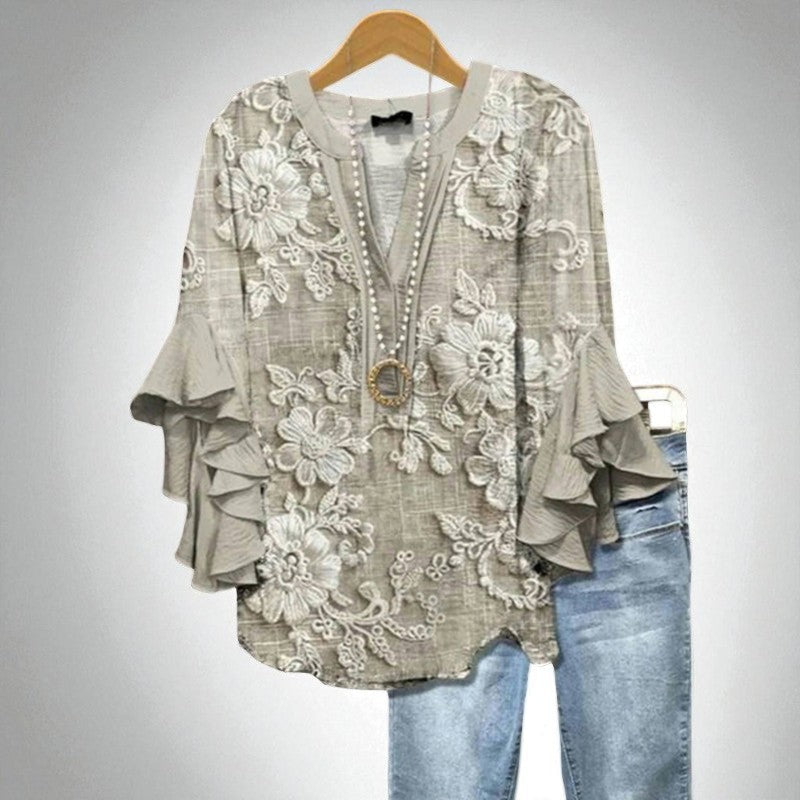 Élise Dentelle – The blouse that exudes subtle elegance