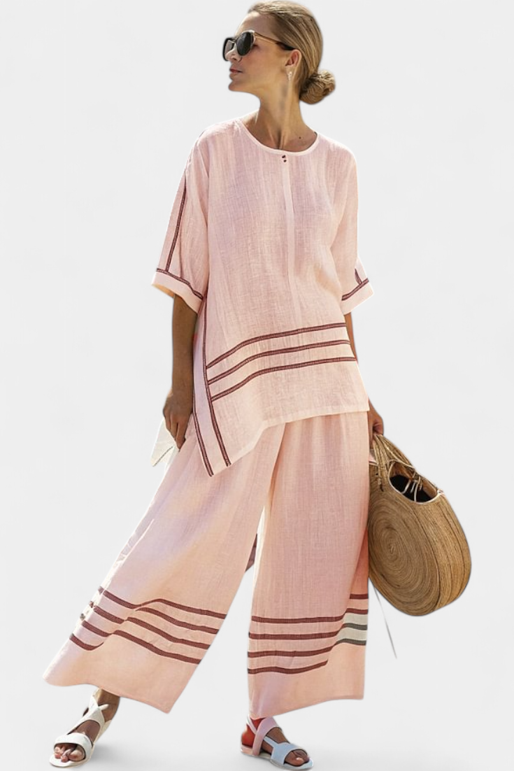 Complete with wide striped trousers with an irregular cut - modern and comfortable style
