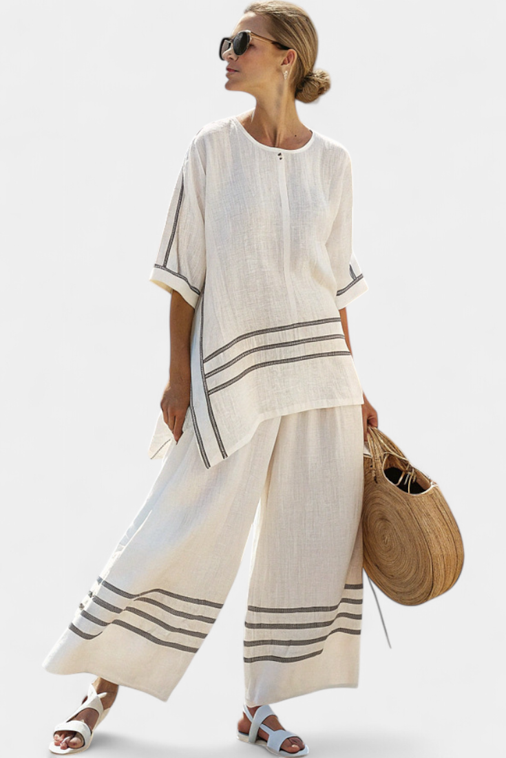 Complete with wide striped trousers with an irregular cut - modern and comfortable style