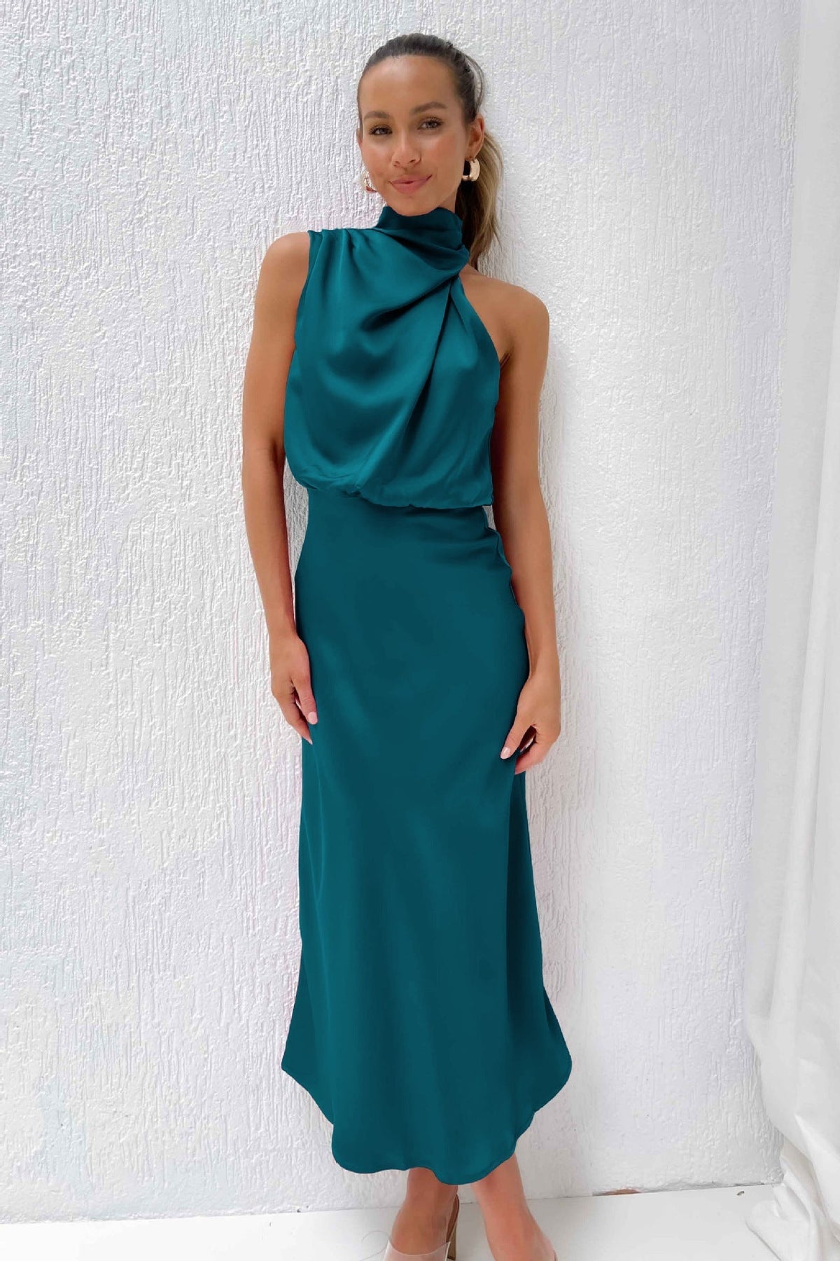 Benthe - Midi Dress with Off-the-Shoulder Design