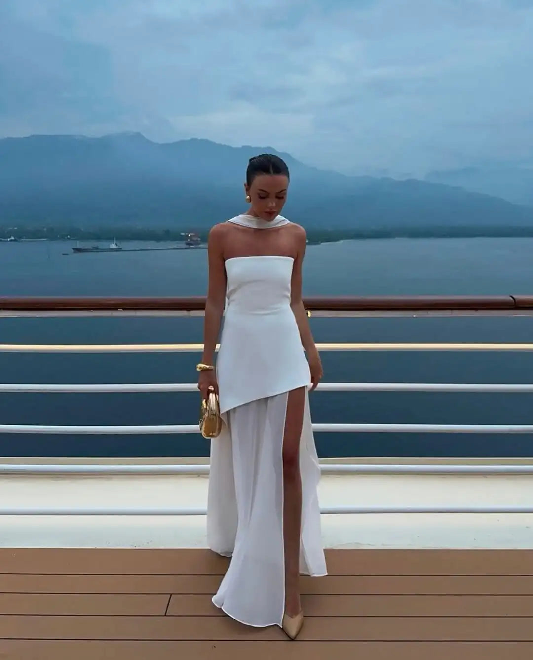 Georgia | Elegant Low Gown