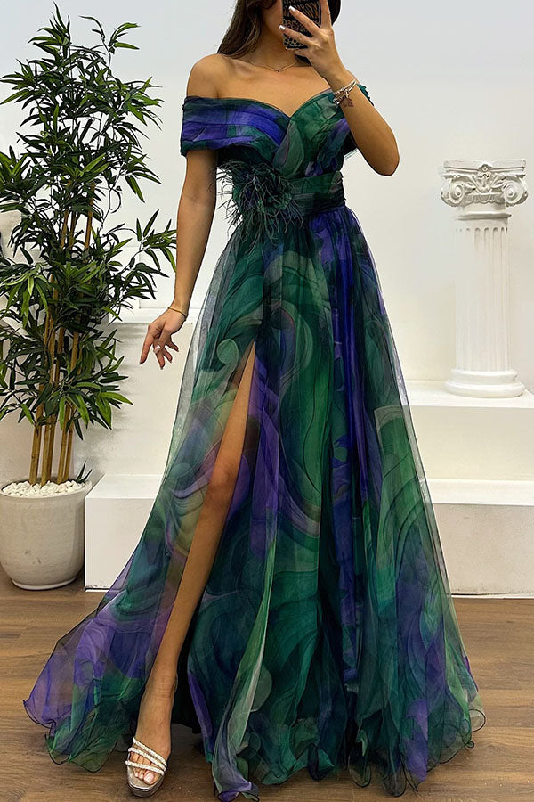 Jinnie - Maxi dress made of tulle with feathers, pleats, and a slit