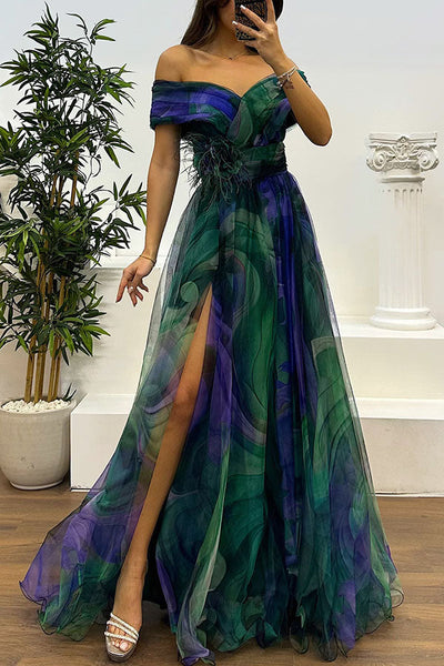 Jinnie - Maxi dress made of tulle with feathers, pleats, and a slit