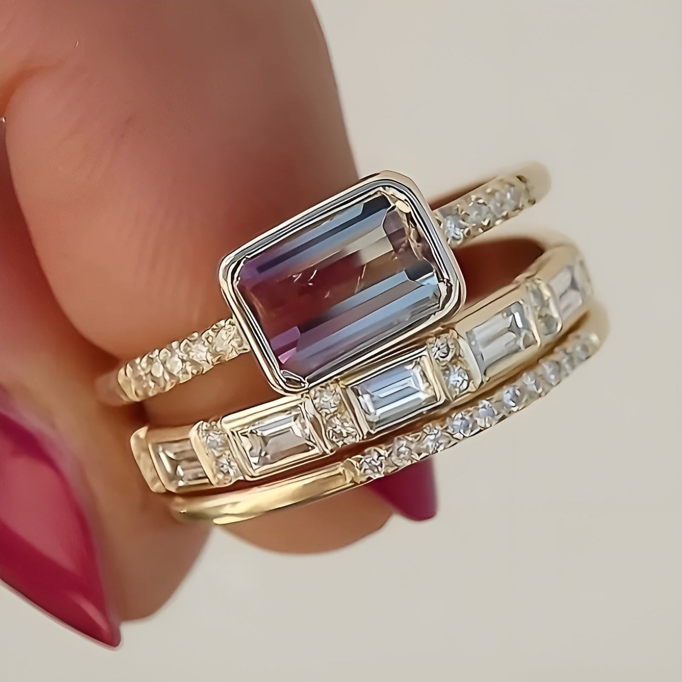 Set of glossy glass rings