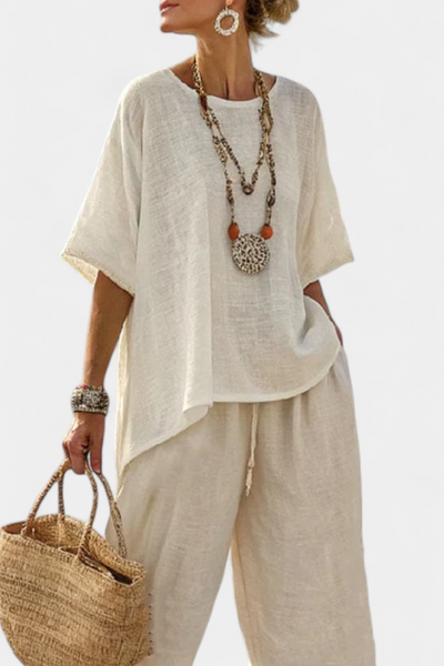 Complete Minimalist Daisy in raw tones with oversized blouse and wide trousers for a simple and elegant style