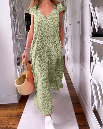 Véronique | Long dress with a V-neck in a leopard print with short sleeves