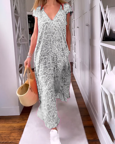 Véronique | Long dress with a V-neck in a leopard print with short sleeves