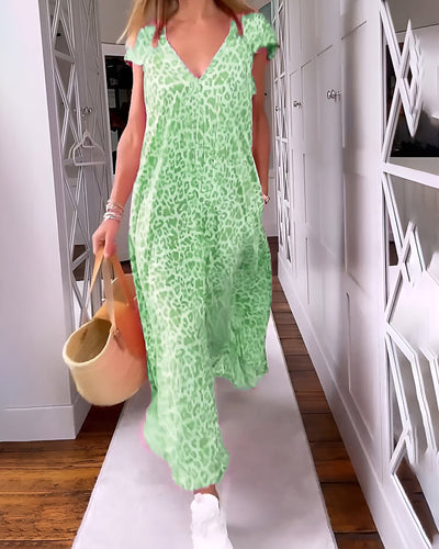 Véronique | Long dress with a V-neck in a leopard print with short sleeves